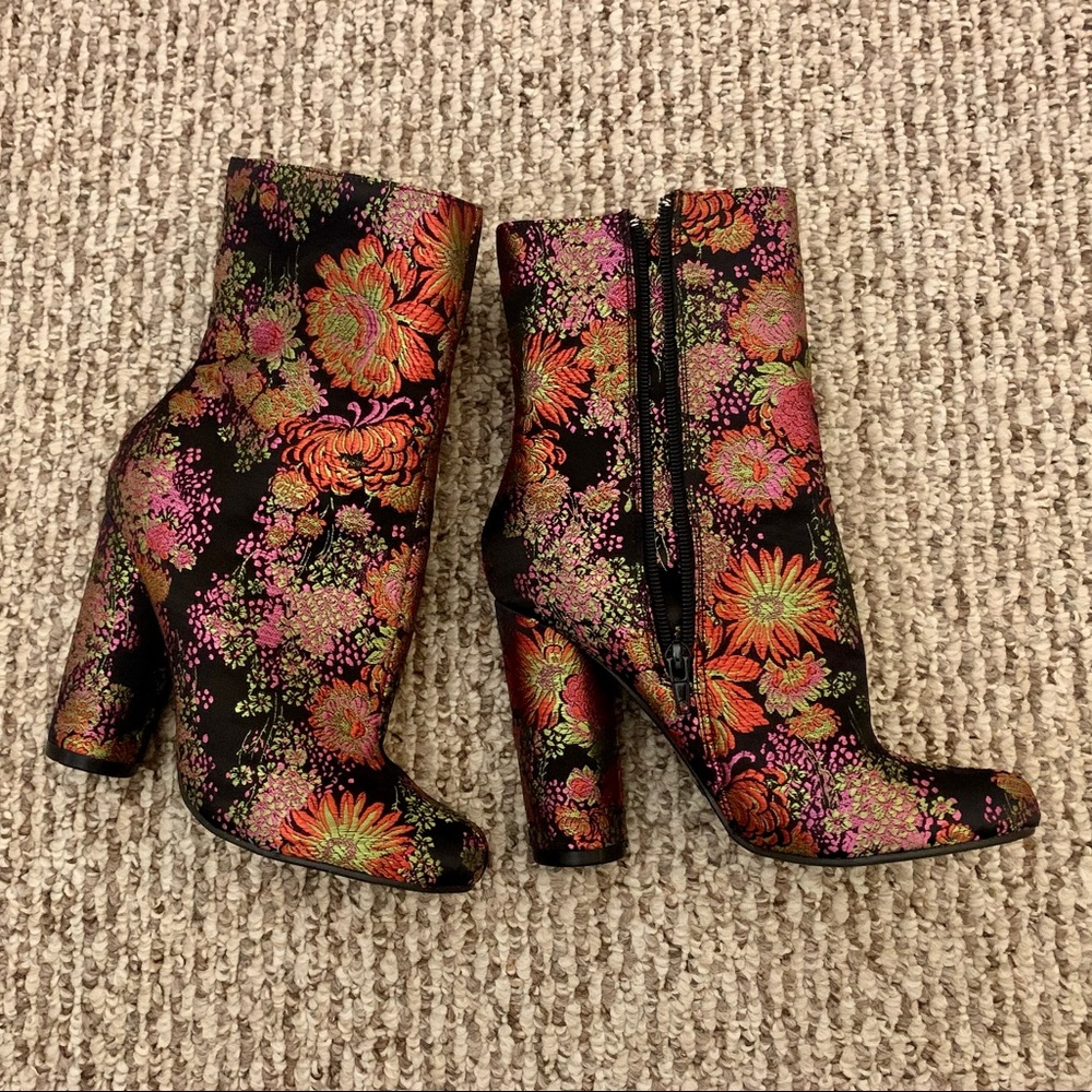 Floral Pattern Heel Boots